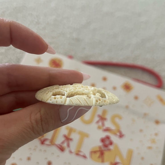 Vintage 1930s Carved Ivory Bone Brooch Art Deco Bone Brooch African Ivory - Picture 4 of 5